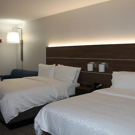 Holiday Inn Express & Suites - Tulare By Ihg Exterior photo