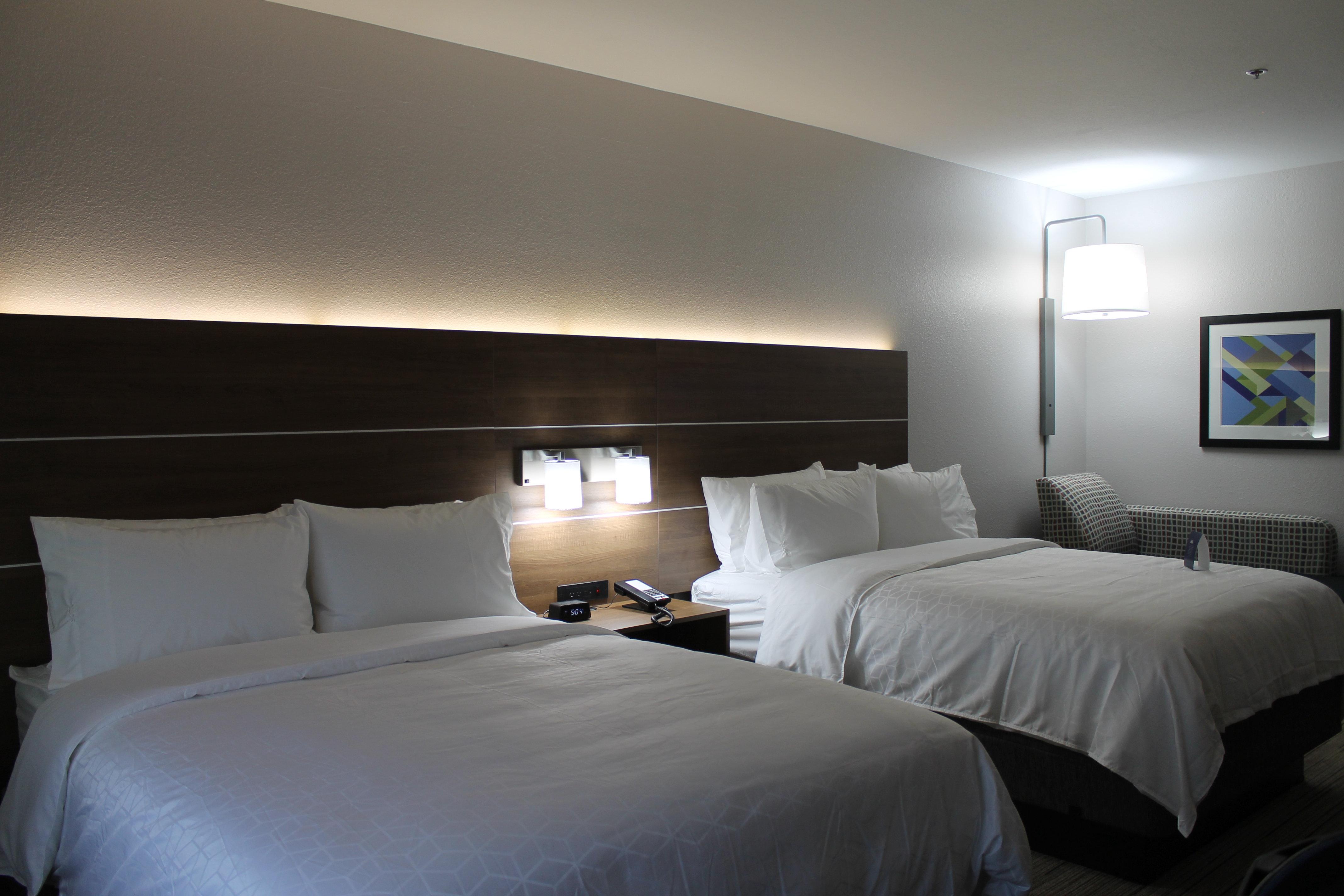 Holiday Inn Express & Suites - Tulare By Ihg Exterior photo