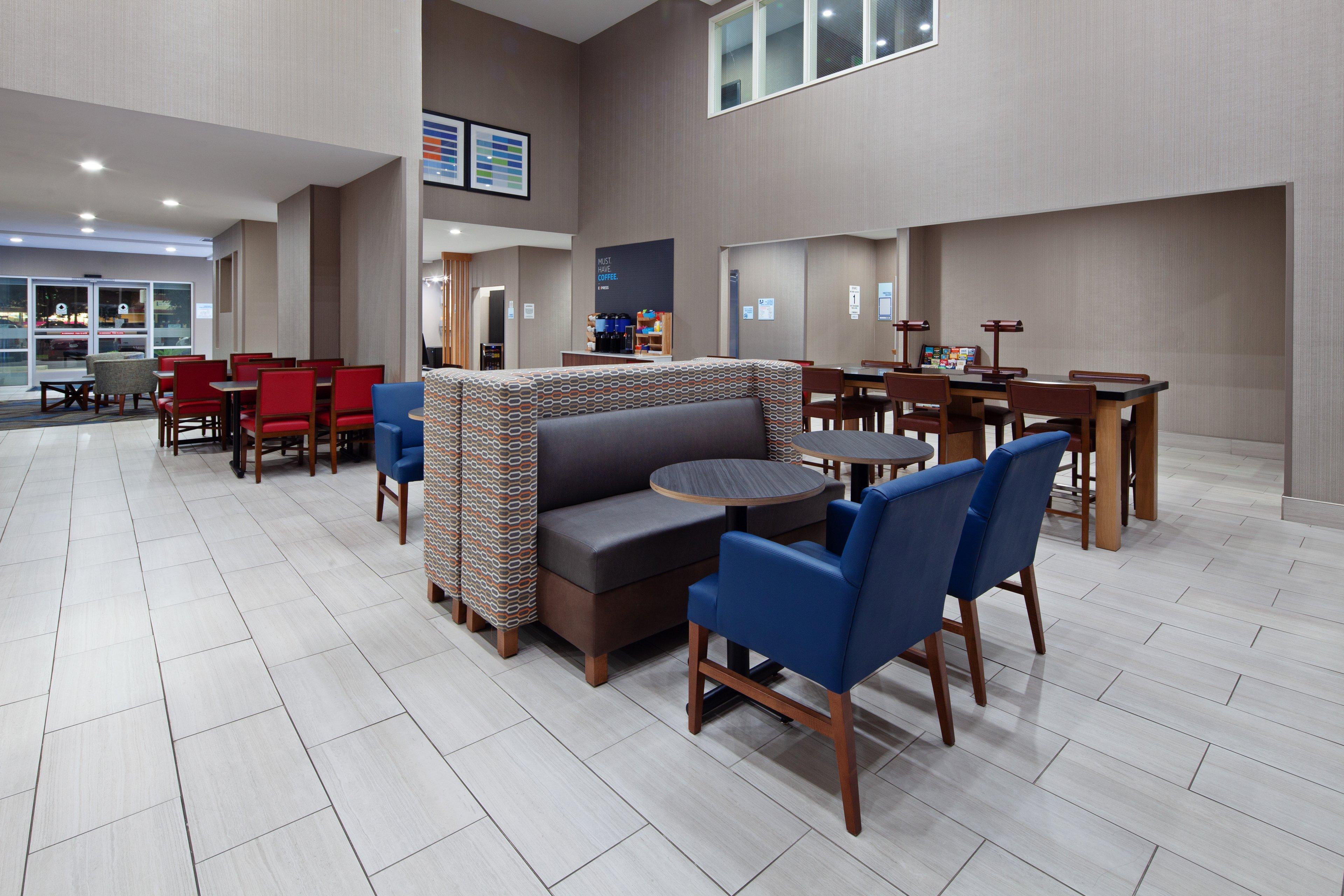 Holiday Inn Express & Suites - Tulare By Ihg Exterior photo