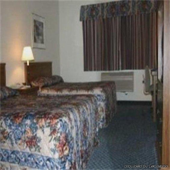 Holiday Inn Express & Suites - Tulare, An Ihg Hotel Room photo